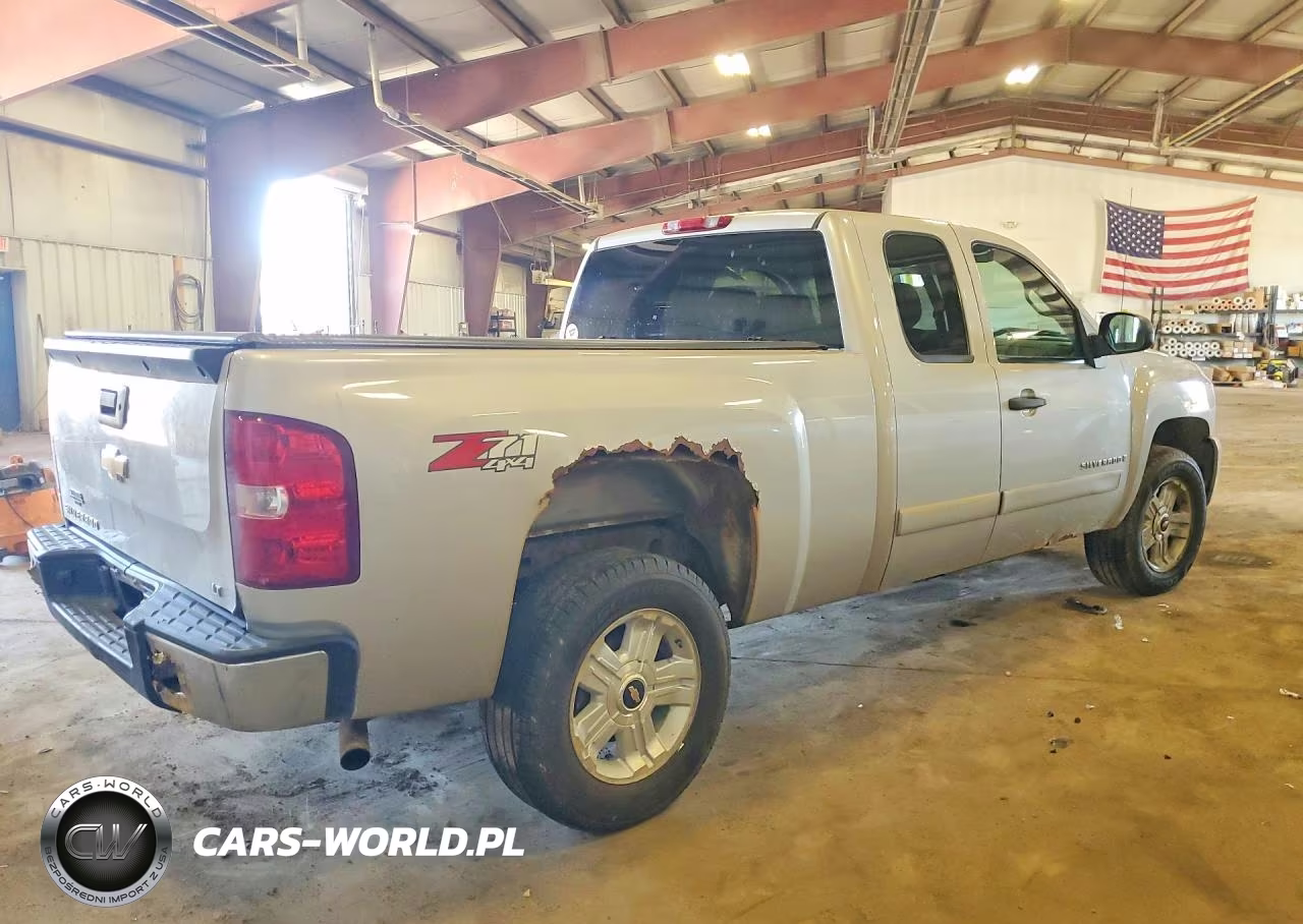 2008 Chevrolet Silverado K1500 VIN:2GCEK19JX81303885 - 3