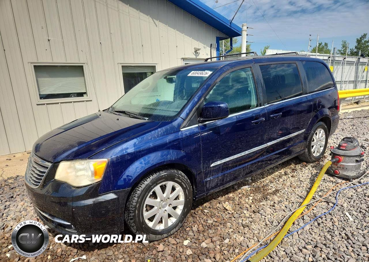 2013 Chrysler Town & Country Touring – zdjęcie 1 z 14
