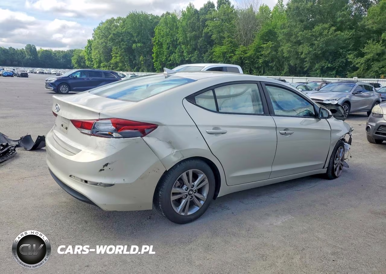 2018 Hyundai Elantra Value Edition VIN:5NPD84LF5JH386176 - 3