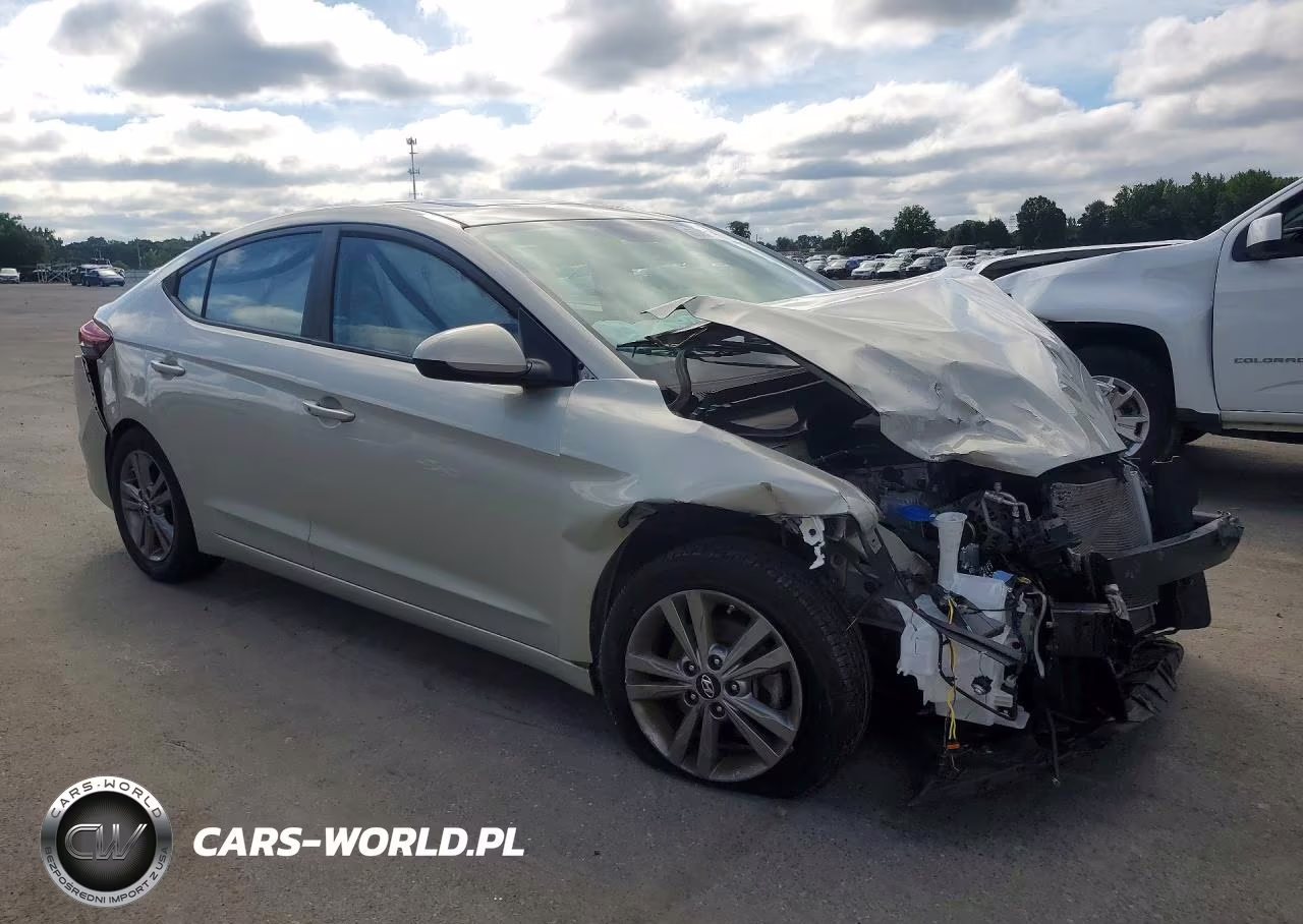 2018 Hyundai Elantra Value Edition VIN:5NPD84LF5JH386176 - 4
