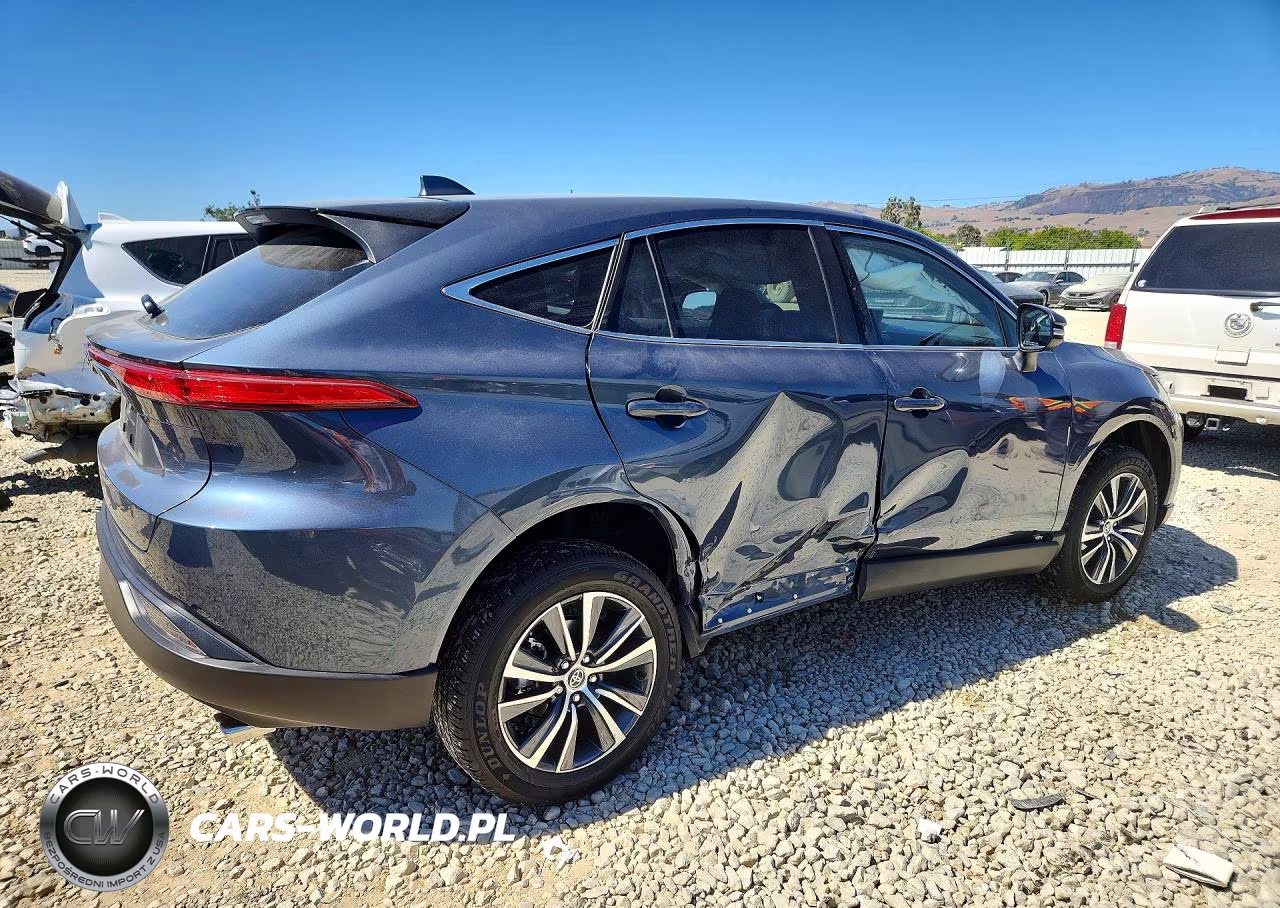 2023 Toyota Venza Le VIN:JTEAAAAH0PJ135197 - 3