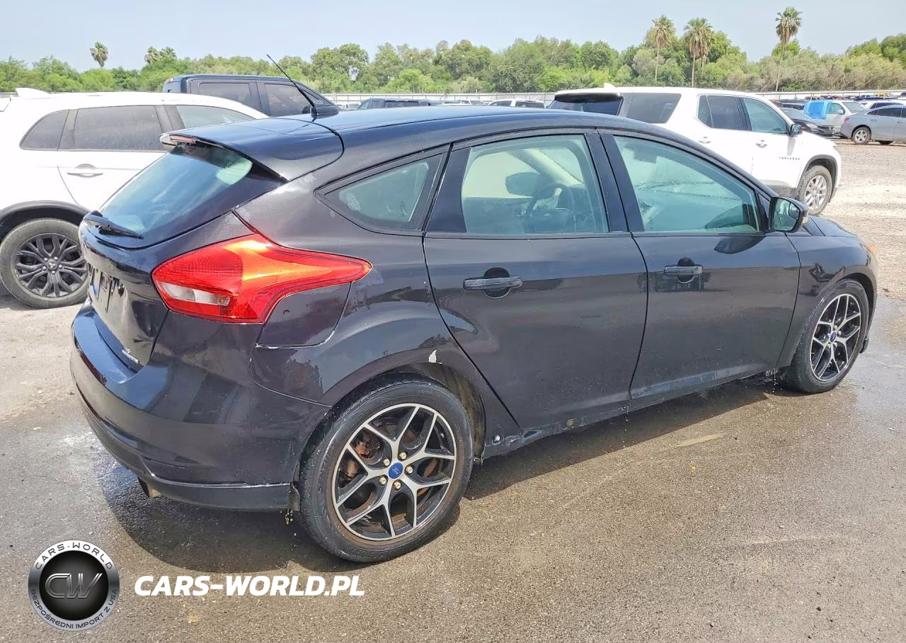 2015 Ford Focus Se VIN:1FADP3K25FL340514 - 3
