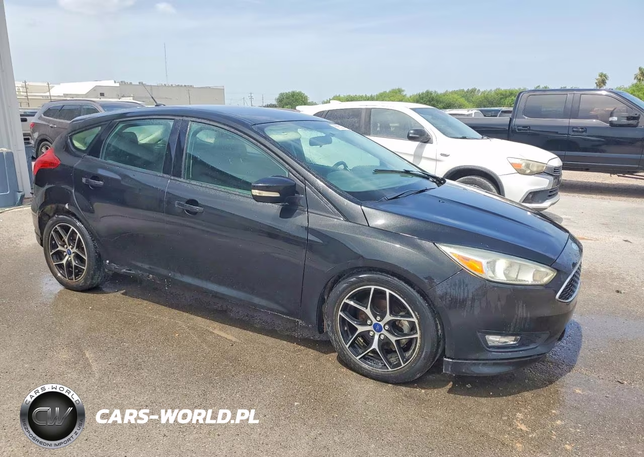 2015 Ford Focus Se VIN:1FADP3K25FL340514 - 4