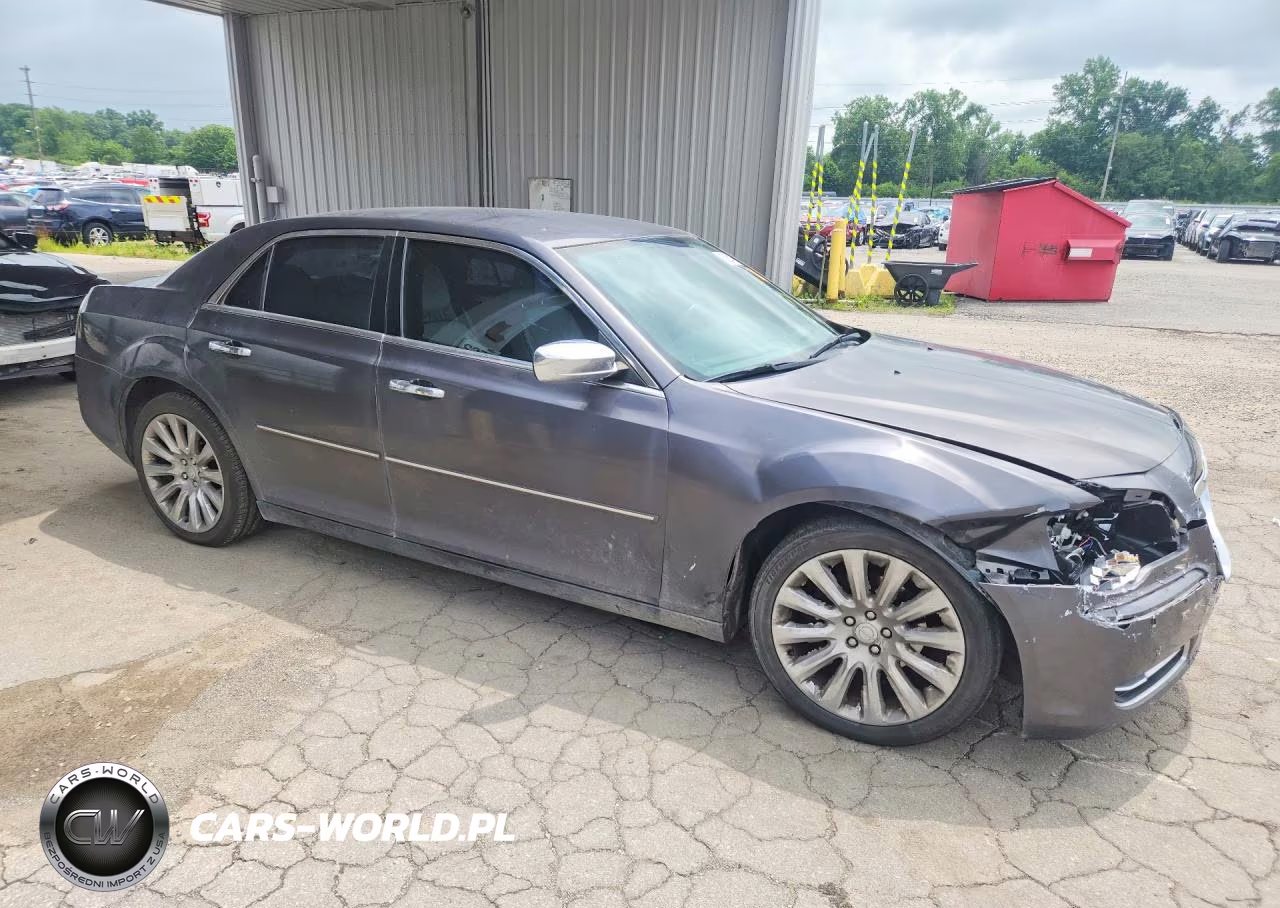2014 Chrysler 300 VIN:2C3CCAAG8EH336931 - 4