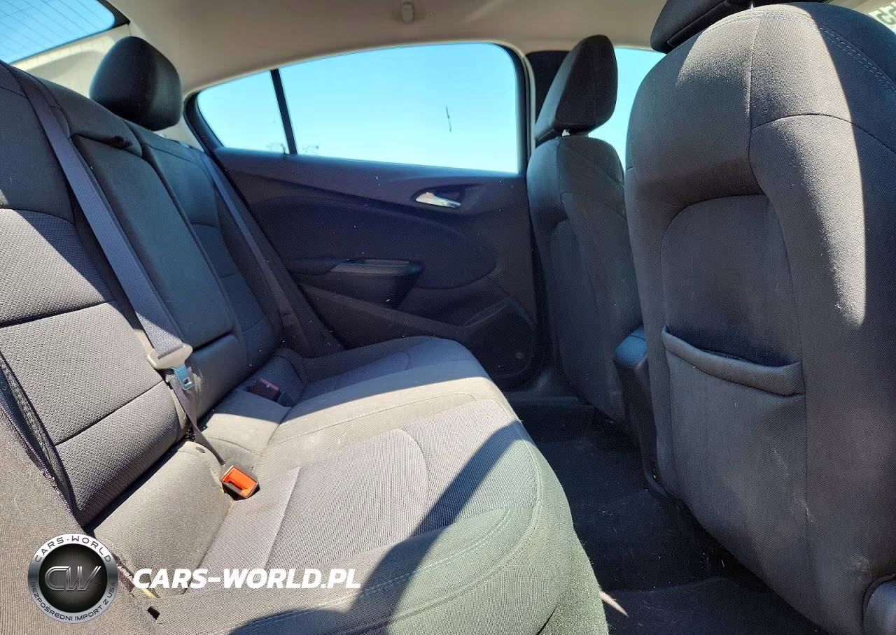 2018 Chevrolet Cruze Lt VIN:1G1BE5SM1J7137201 - 10