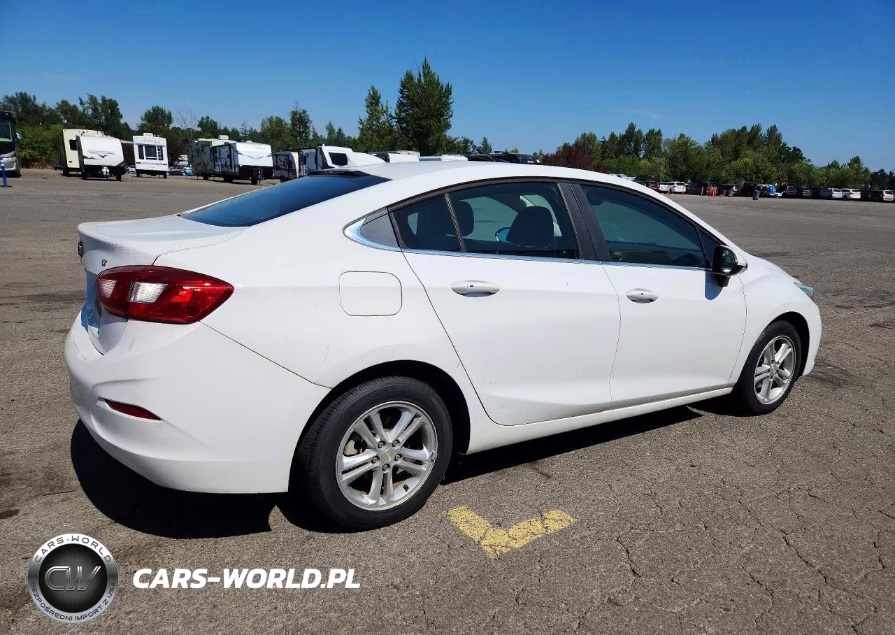 2018 Chevrolet Cruze Lt VIN:1G1BE5SM1J7137201 - 3