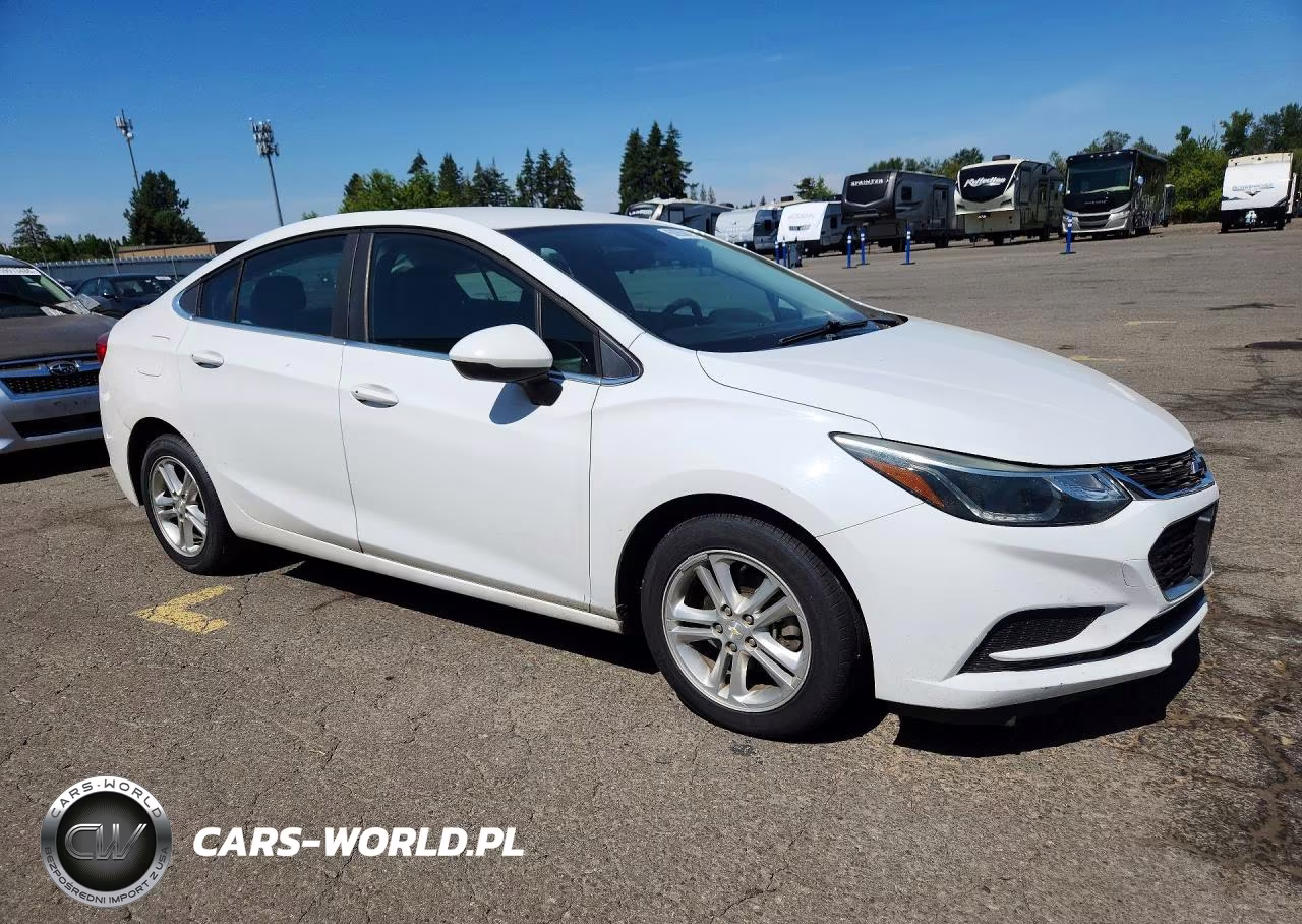 2018 Chevrolet Cruze Lt VIN:1G1BE5SM1J7137201 - 4