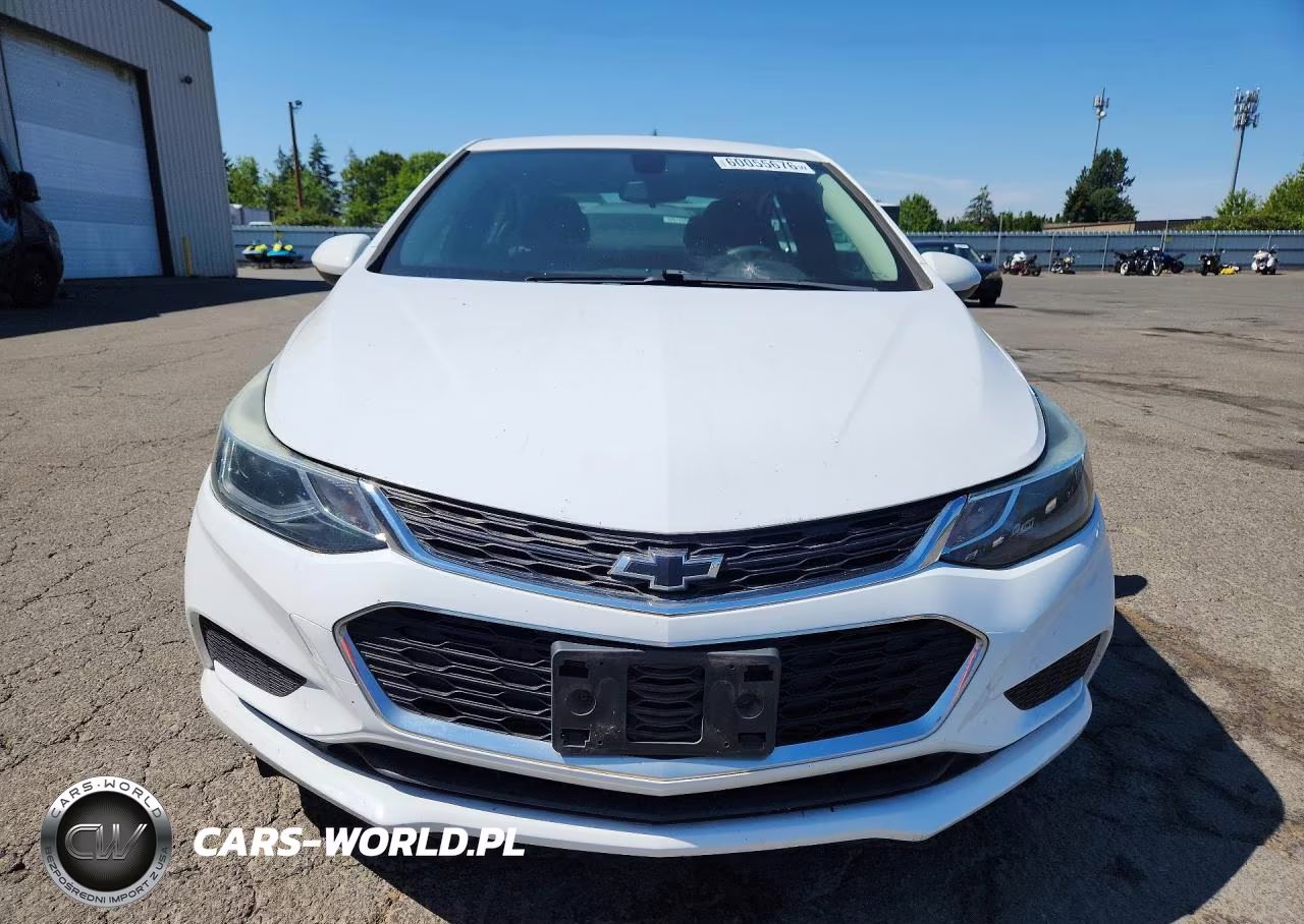 2018 Chevrolet Cruze Lt VIN:1G1BE5SM1J7137201 - 5