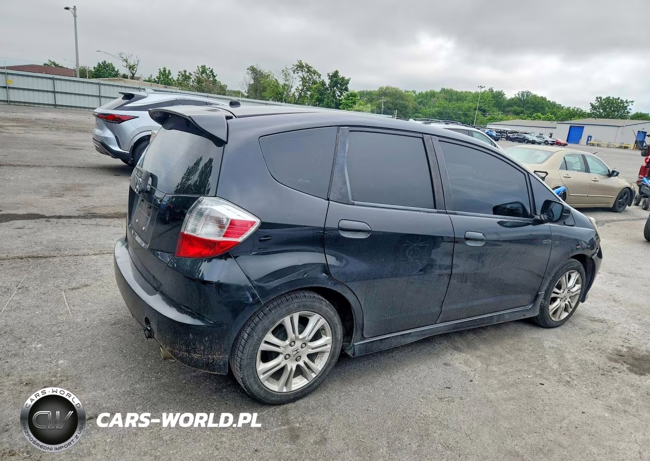 2011 Honda Fit Sport VIN:JHMGE8H58BC014291 - 3