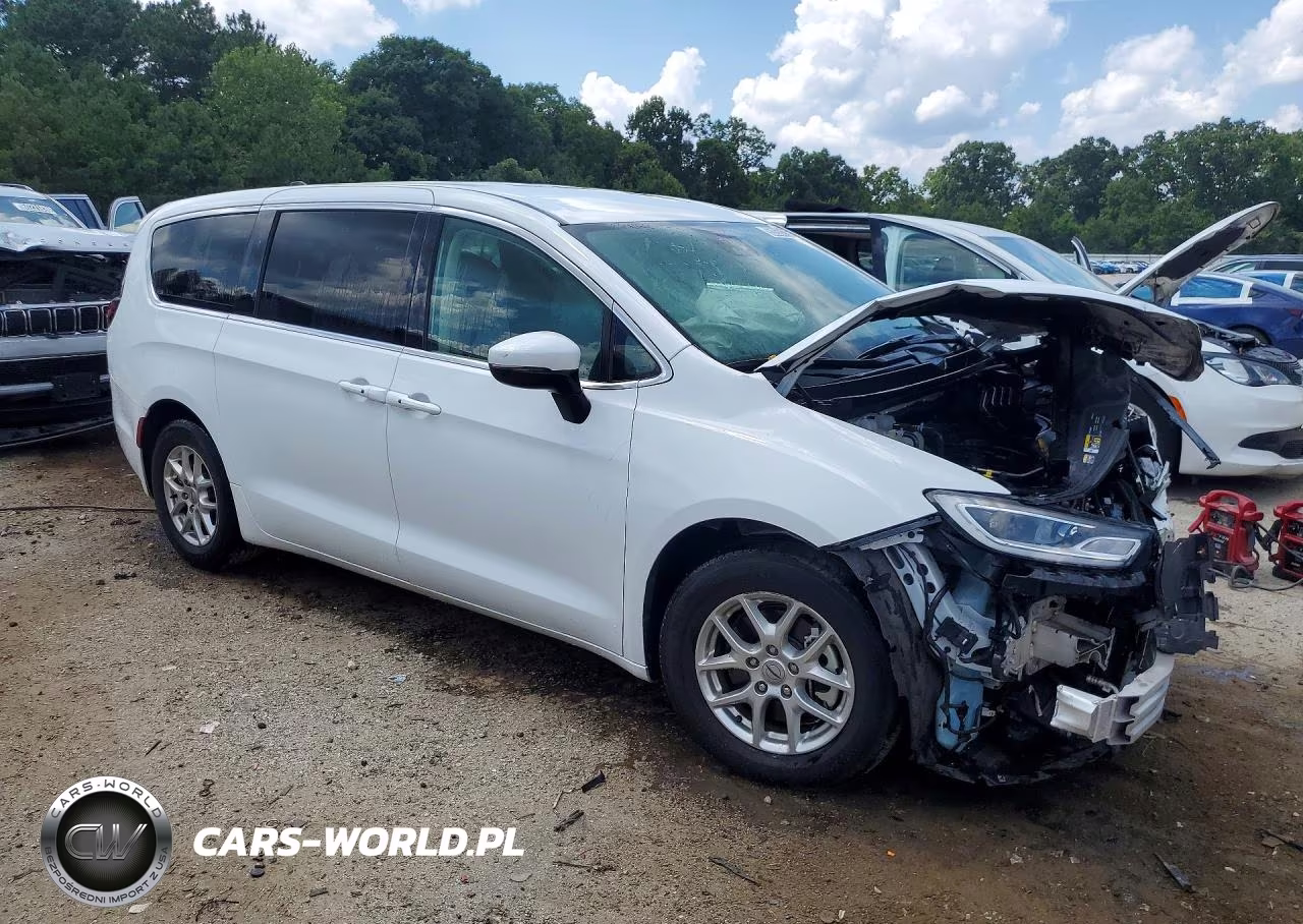 2023 Chrysler Pacifica Touring L VIN:2C4RC1BG9PR536217 - 4