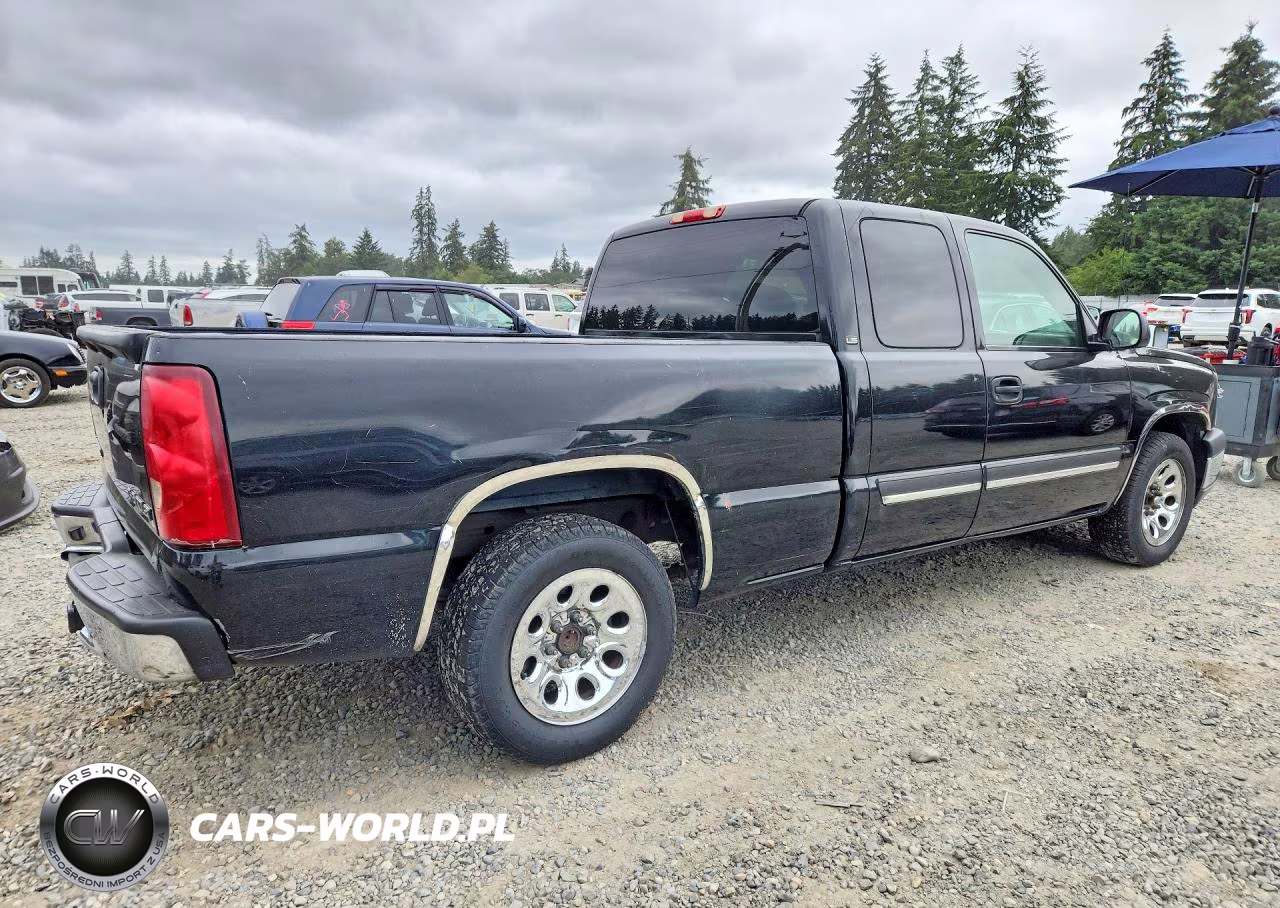 2003 Chevrolet Silverado C1500 VIN:2GCEC19T831244018 - 3
