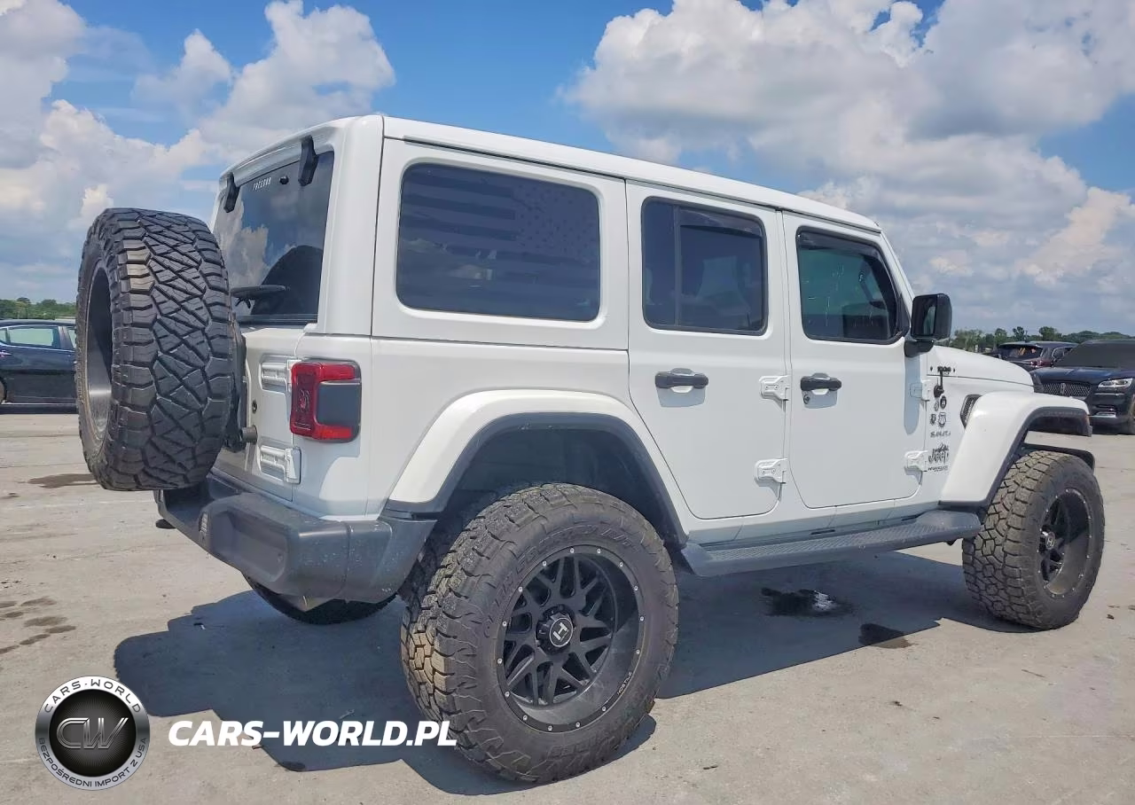 2019 Jeep Wrangler Unlimited Sahara VIN:1C4HJXEN3KW535434 - 3