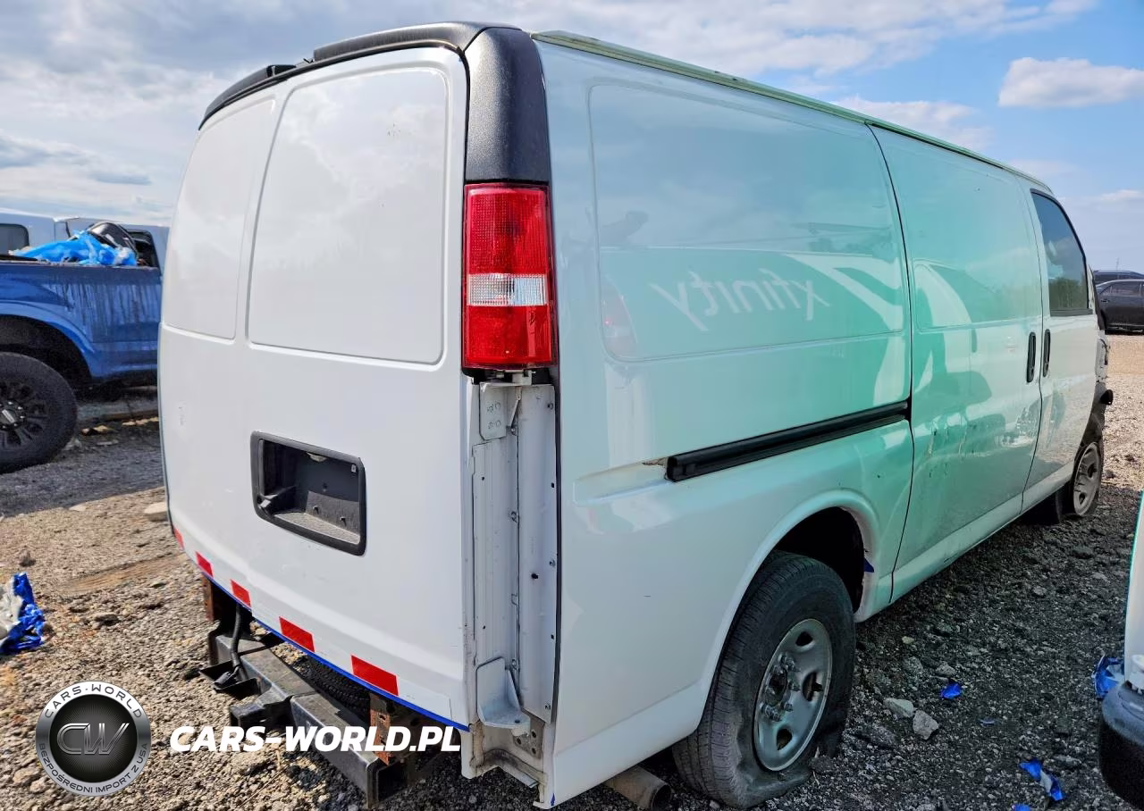 2018 Chevrolet Express G2500 VIN:1GCWGAFPXJ1319823 - 3