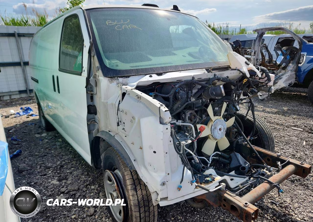 2018 Chevrolet Express G2500 VIN:1GCWGAFPXJ1319823 - 4
