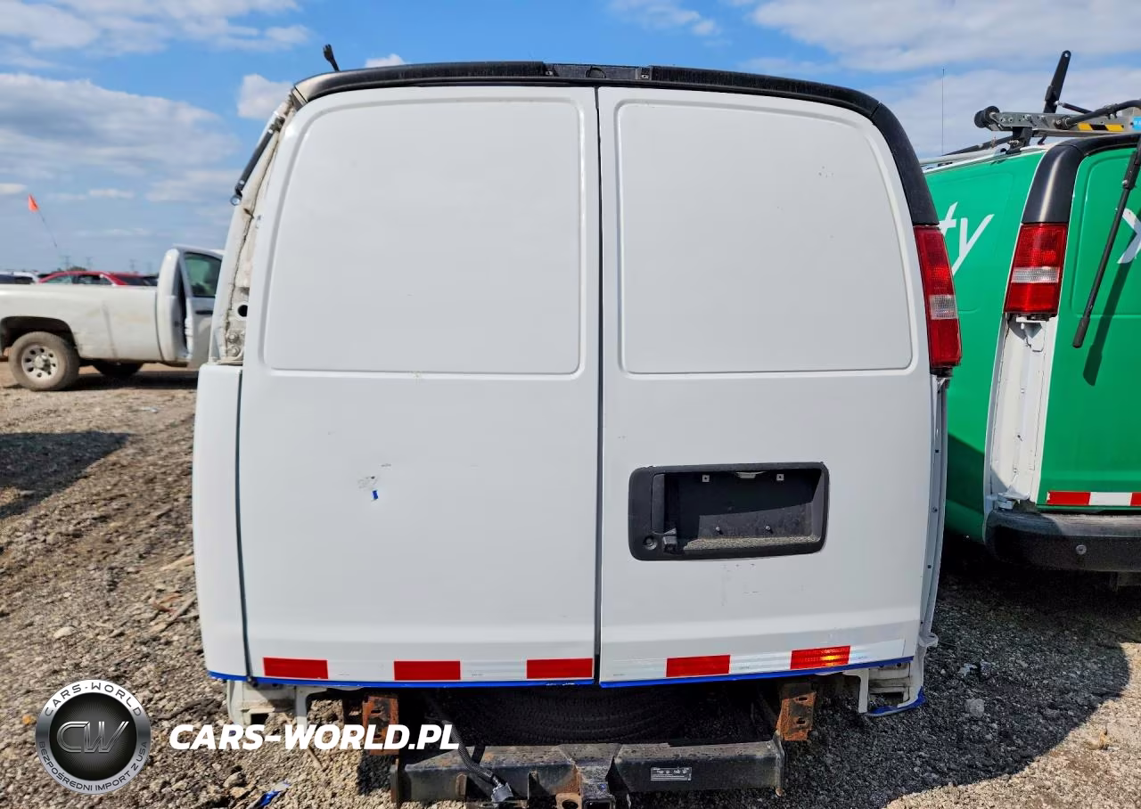 2018 Chevrolet Express G2500 VIN:1GCWGAFPXJ1319823 - 6