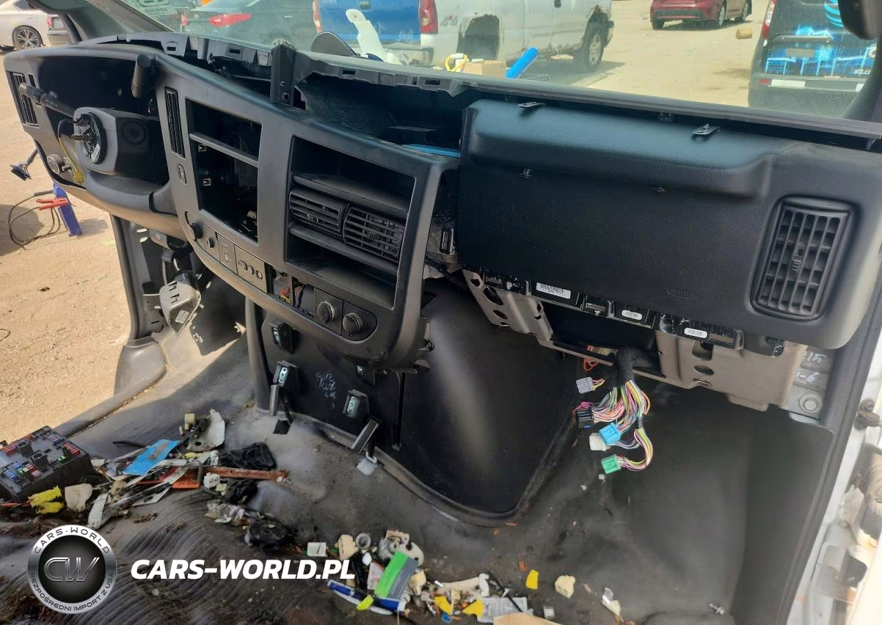 2018 Chevrolet Express G2500 VIN:1GCWGAFPXJ1319823 - 8