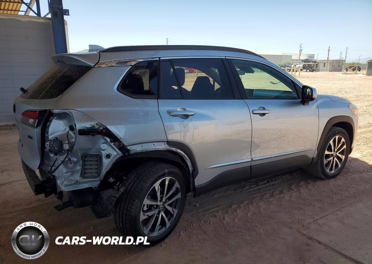 2022 Toyota Corolla Cross Xle VIN:7MUEAAAG7NV028375 - 3