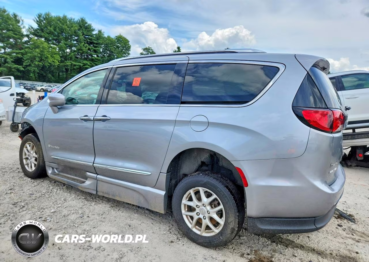 2020 Chrysler Pacifica Touring L VIN:2C4RC1BG7LR158053 - 2