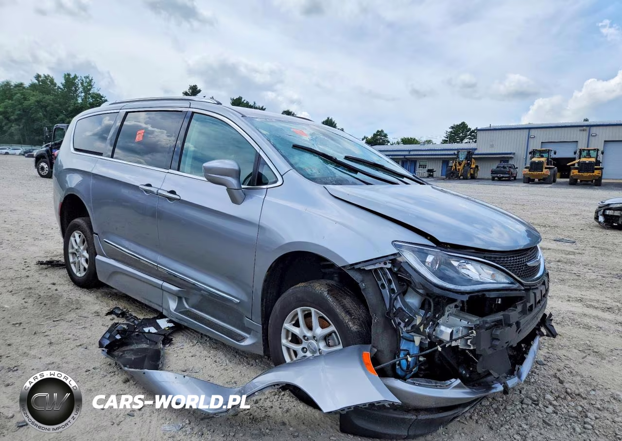 2020 Chrysler Pacifica Touring L VIN:2C4RC1BG7LR158053 - 4