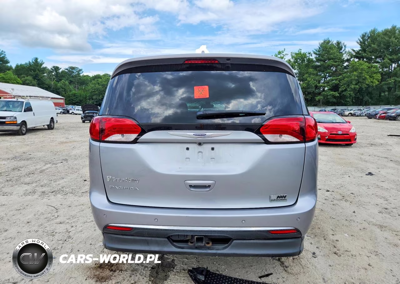 2020 Chrysler Pacifica Touring L VIN:2C4RC1BG7LR158053 - 6