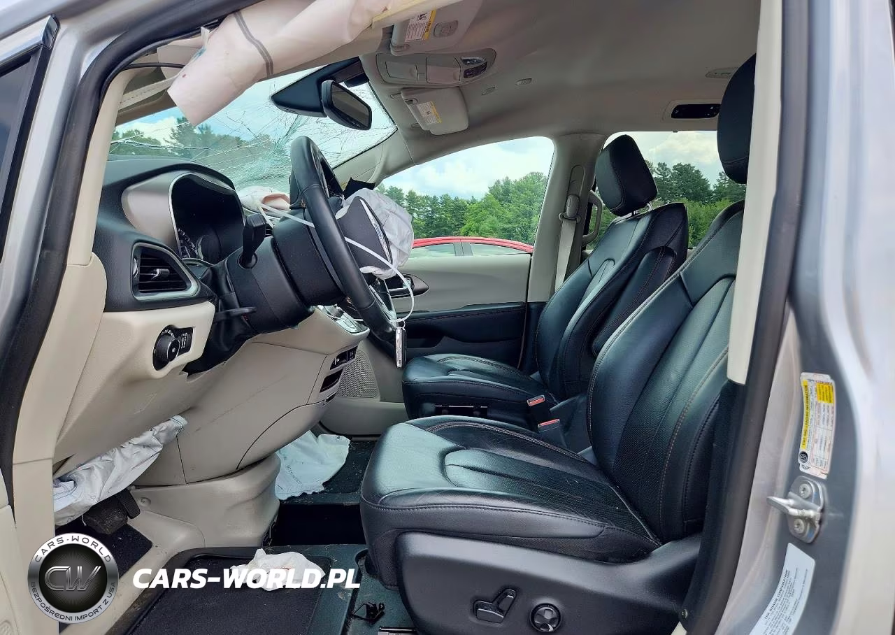 2020 Chrysler Pacifica Touring L VIN:2C4RC1BG7LR158053 - 7