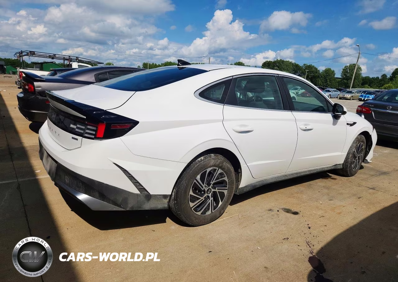 2026 Hyundai Sonata Hybrid Blue VIN:KMHL24JJ6TA147052 - 3