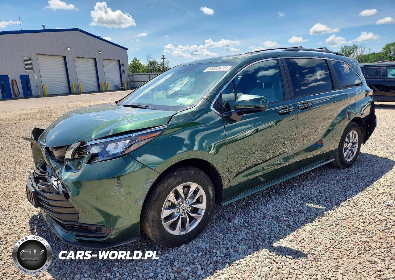 2025 Toyota Sienna Le – zdjęcie 1 z 13