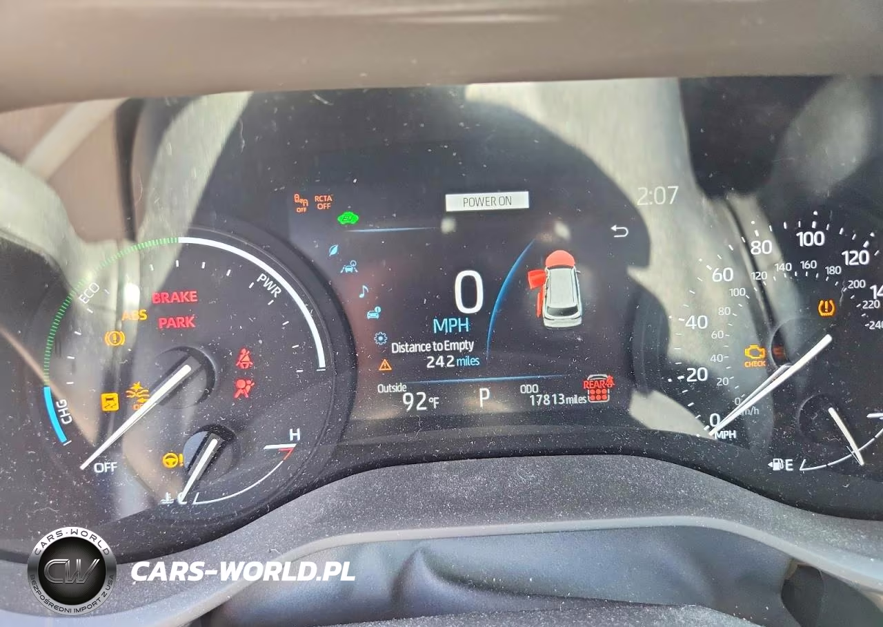 2025 Toyota Sienna Le VIN:5TDBRKEC8SS240846 - 9