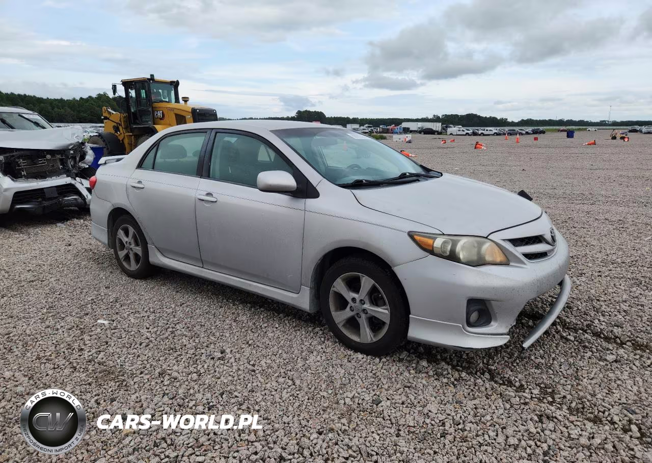 2011 Toyota Corolla S VIN:2T1BU4EE8BC682613 - 4