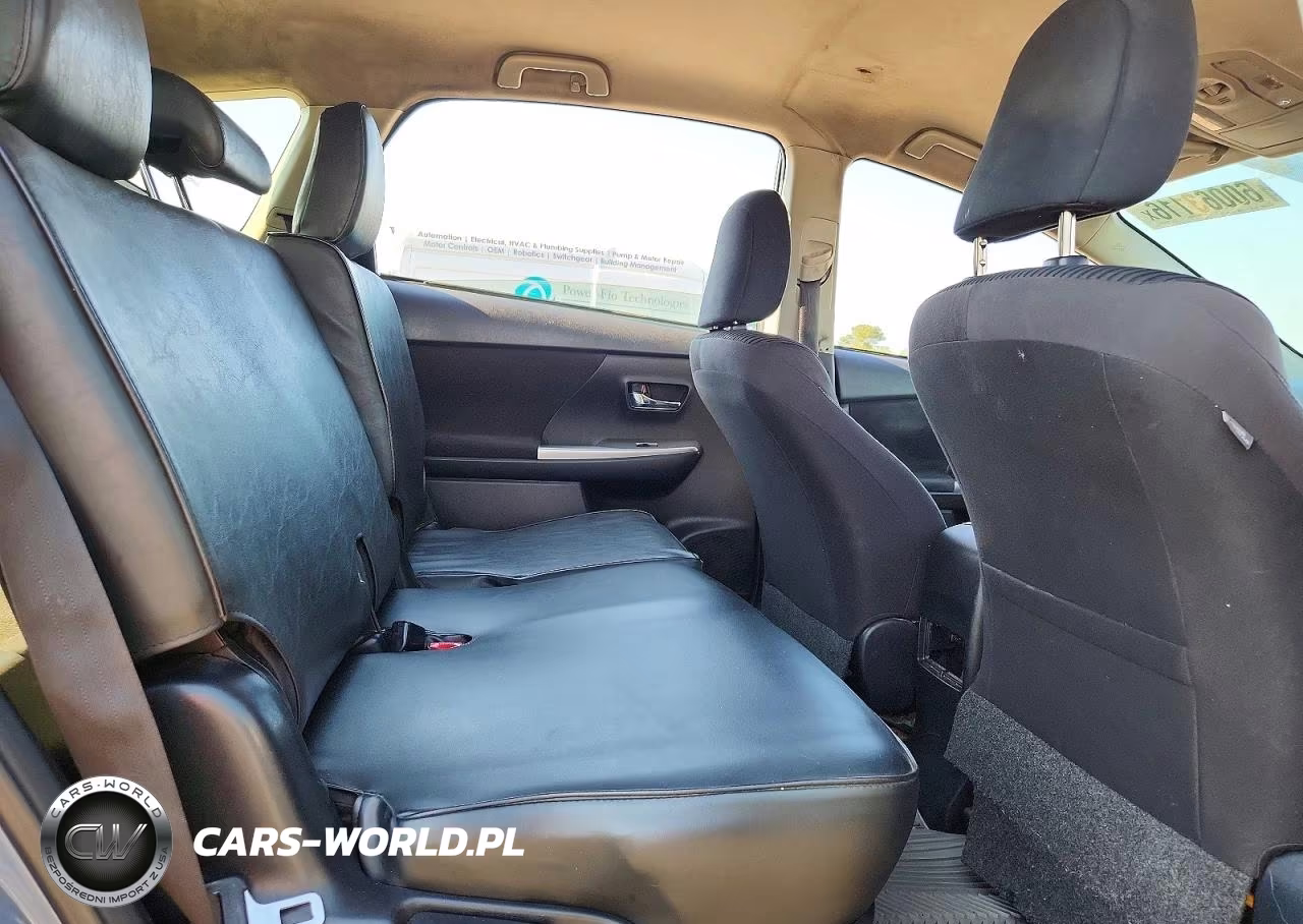2015 Toyota Prius V Two VIN:JTDZN3EU0FJ033394 - 10