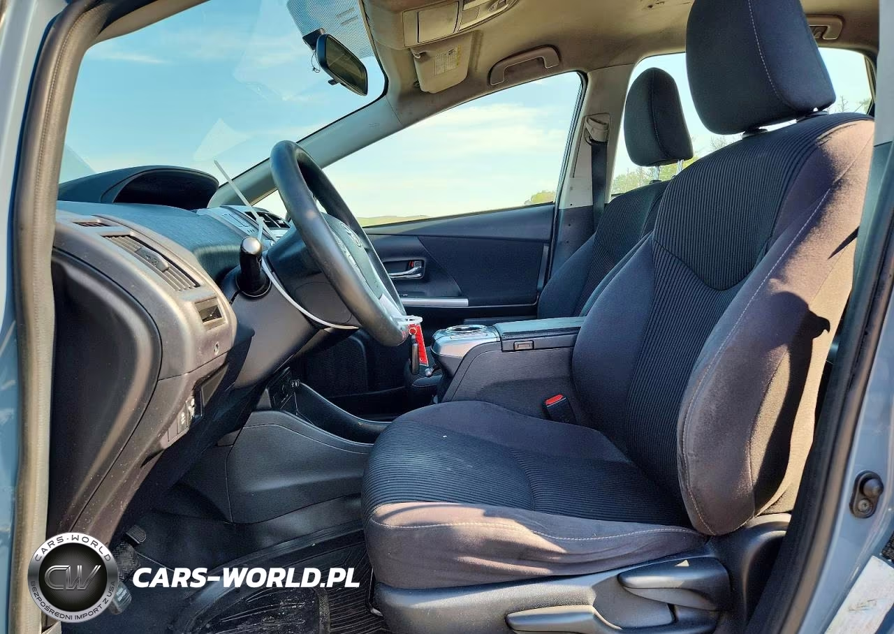 2015 Toyota Prius V Two VIN:JTDZN3EU0FJ033394 - 7