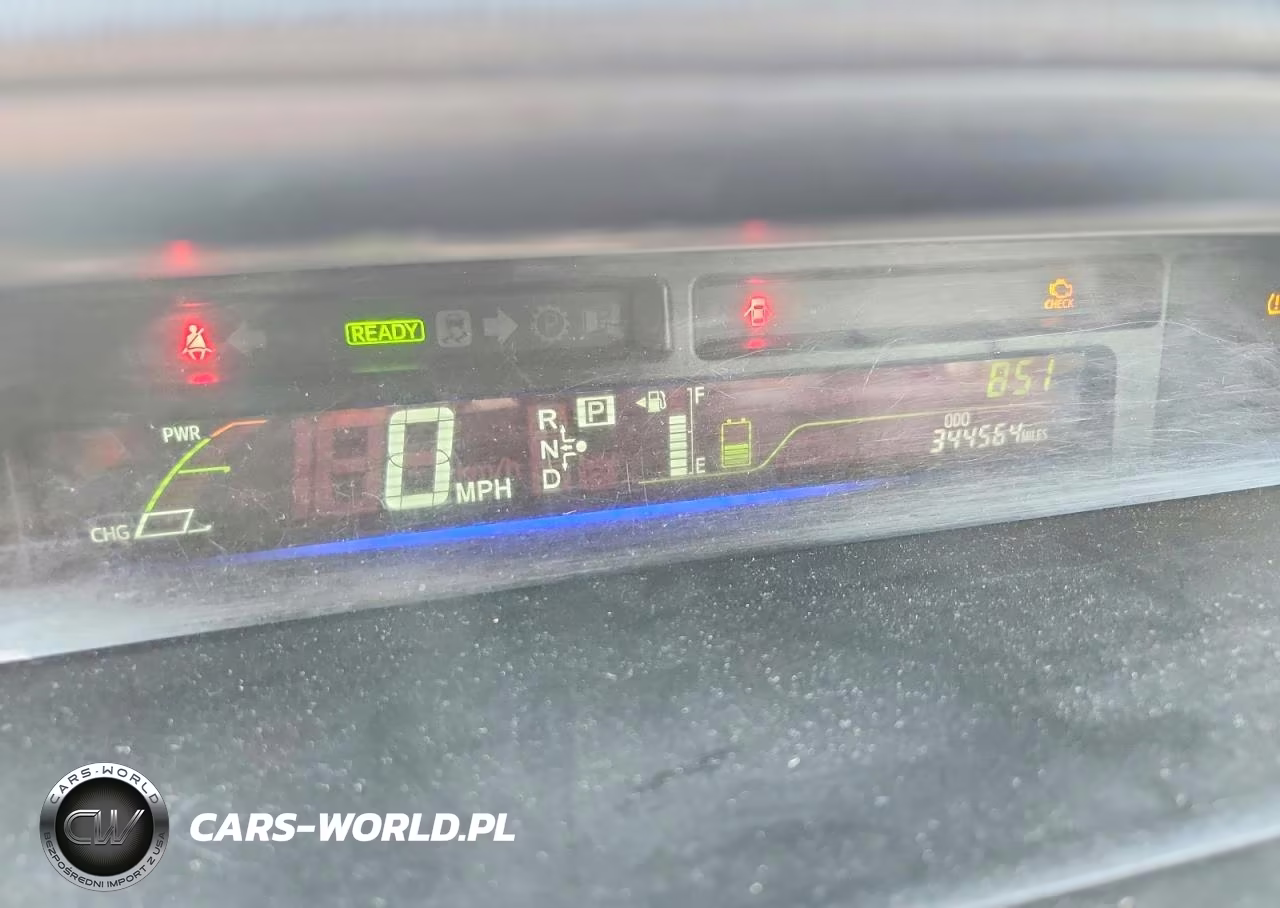 2015 Toyota Prius V Two VIN:JTDZN3EU0FJ033394 - 9