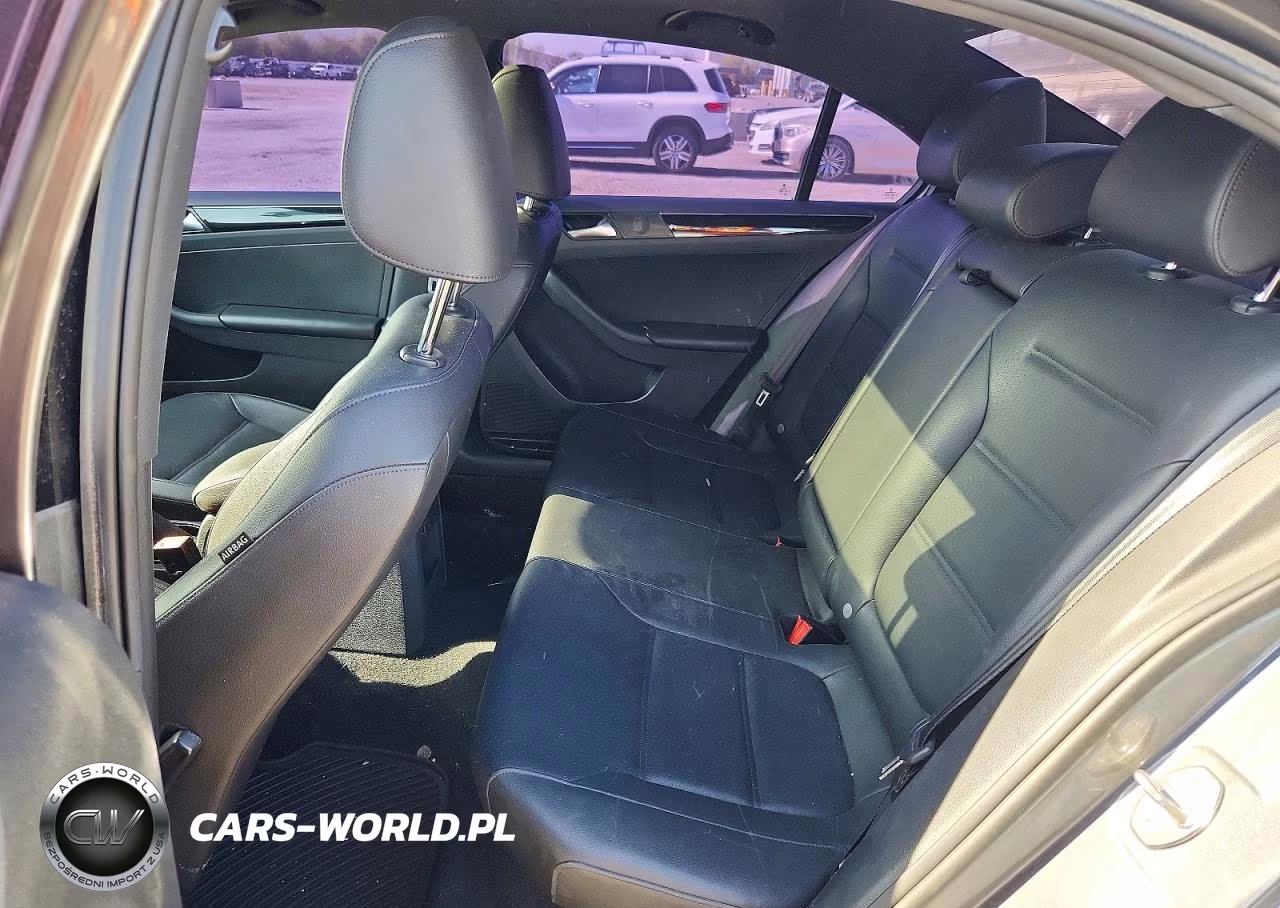 2018 Volkswagen Jetta Sport VIN:3VWD17AJ4JM252229 - 10