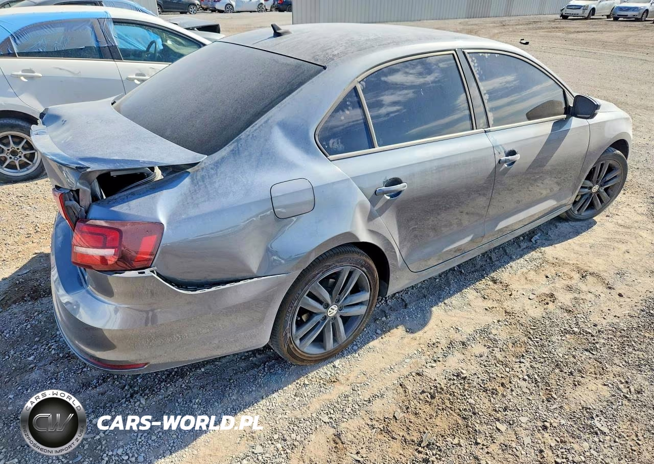 2018 Volkswagen Jetta Sport VIN:3VWD17AJ4JM252229 - 3
