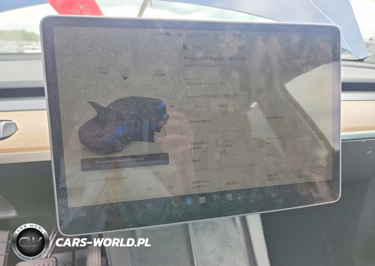 2023 Tesla Model Y VIN:7SAYGDED9PF945707 - 9
