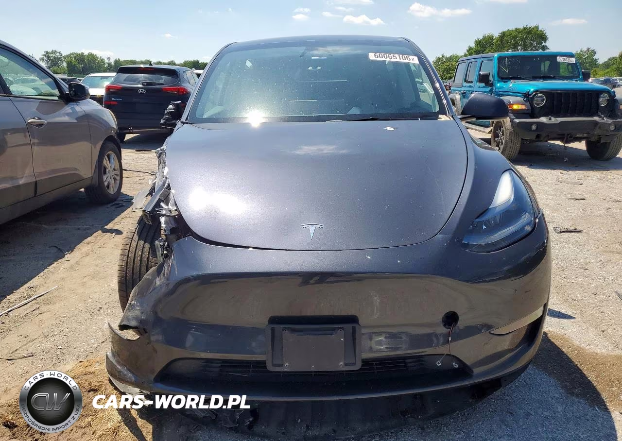 2024 Tesla Model Y VIN:7SAYGDEE2RF130180 - 5