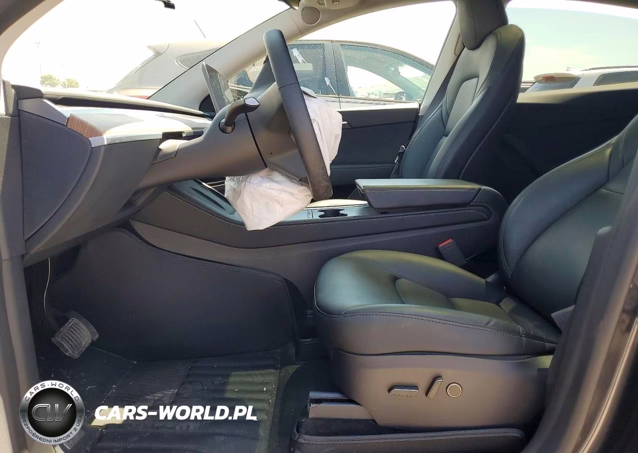 2024 Tesla Model Y VIN:7SAYGDEE2RF130180 - 7