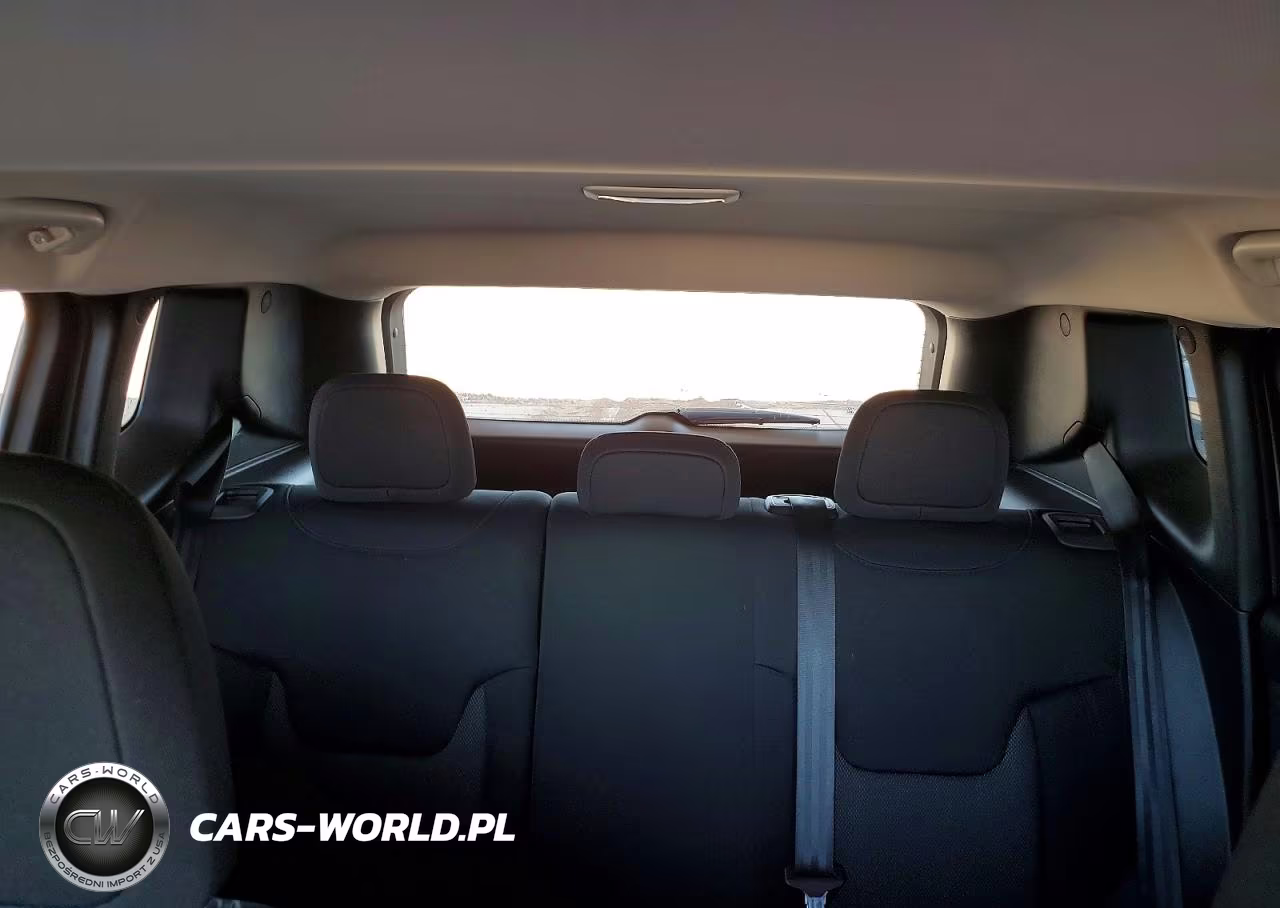 2023 Jeep Renegade Latitude VIN:ZACNJDB17PPP24608 - 10