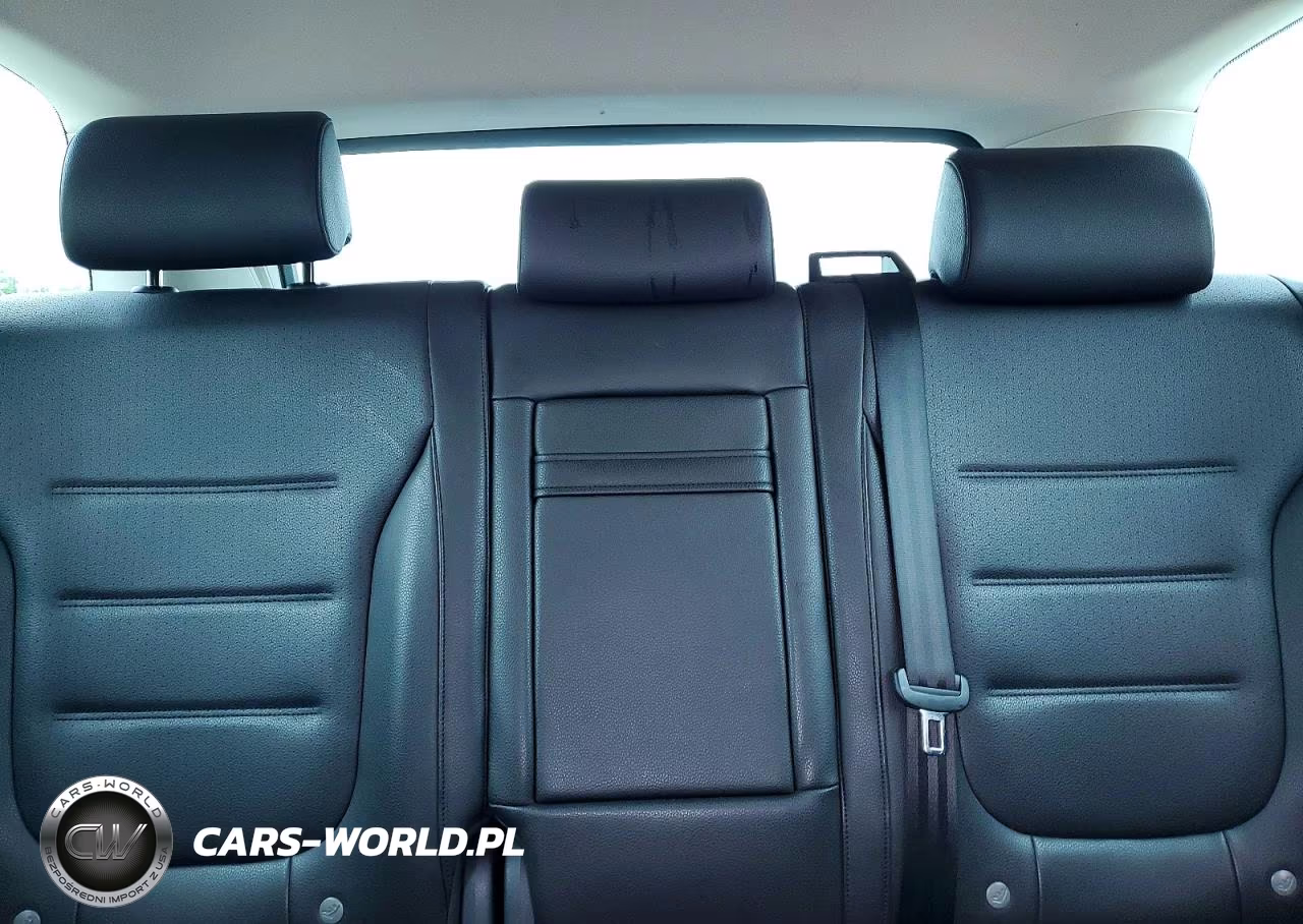 2016 Volkswagen Touareg Sport VIN:WVGEF9BP4GD010161 - 10
