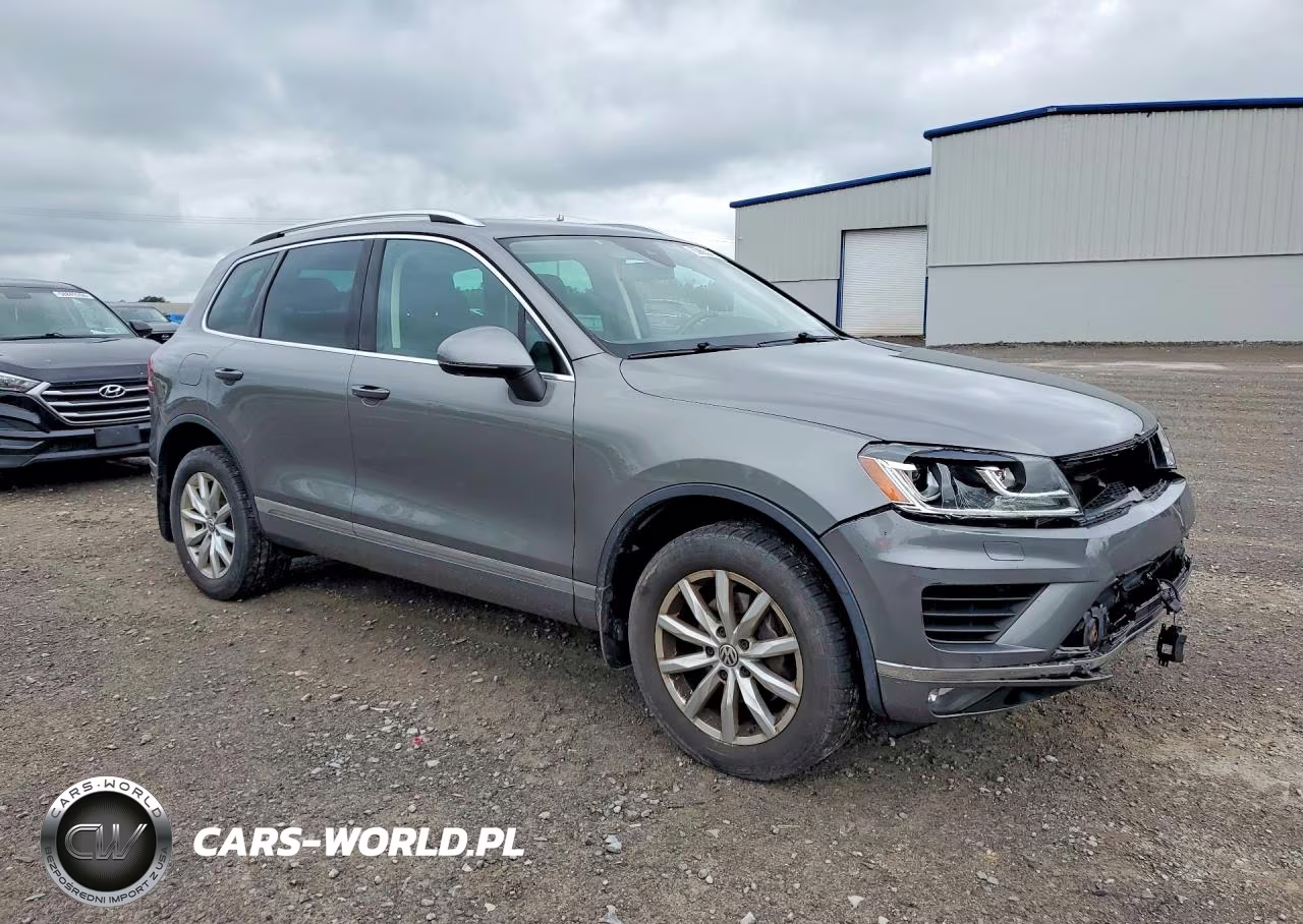 2016 Volkswagen Touareg Sport VIN:WVGEF9BP4GD010161 - 4