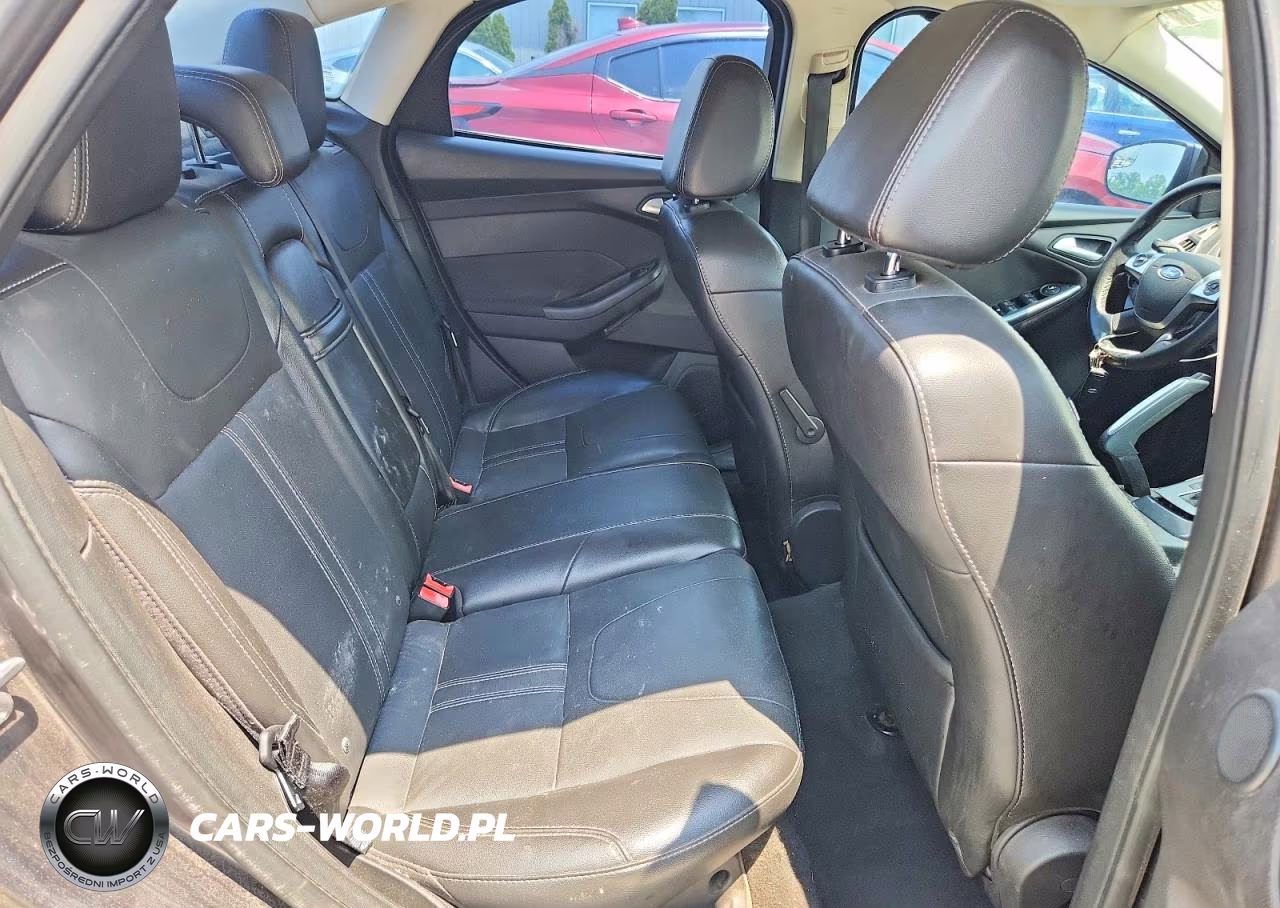 2013 Ford Focus Titanium VIN:1FADP3J23DL299881 - 10