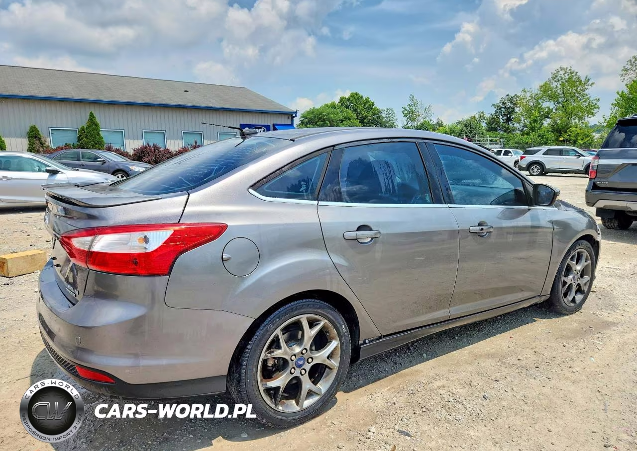 2013 Ford Focus Titanium VIN:1FADP3J23DL299881 - 3