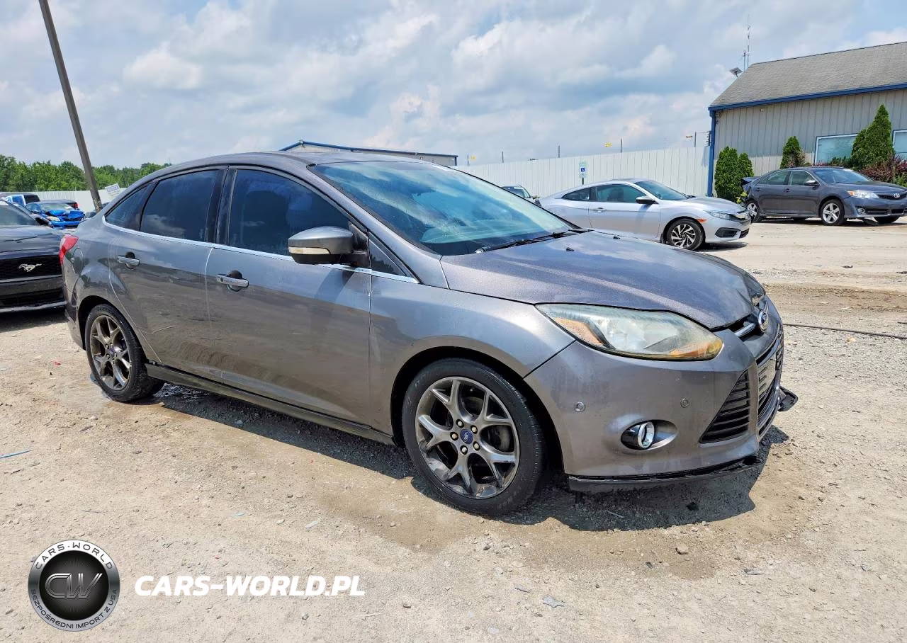 2013 Ford Focus Titanium VIN:1FADP3J23DL299881 - 4