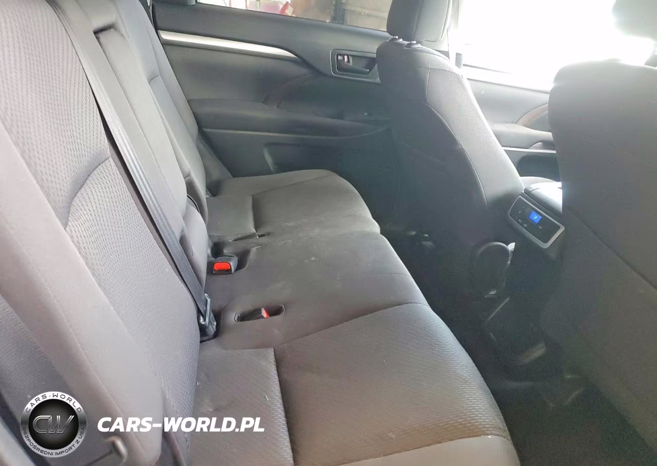 2019 Toyota Highlander Le VIN:5TDBZRFH0KS718860 - 10