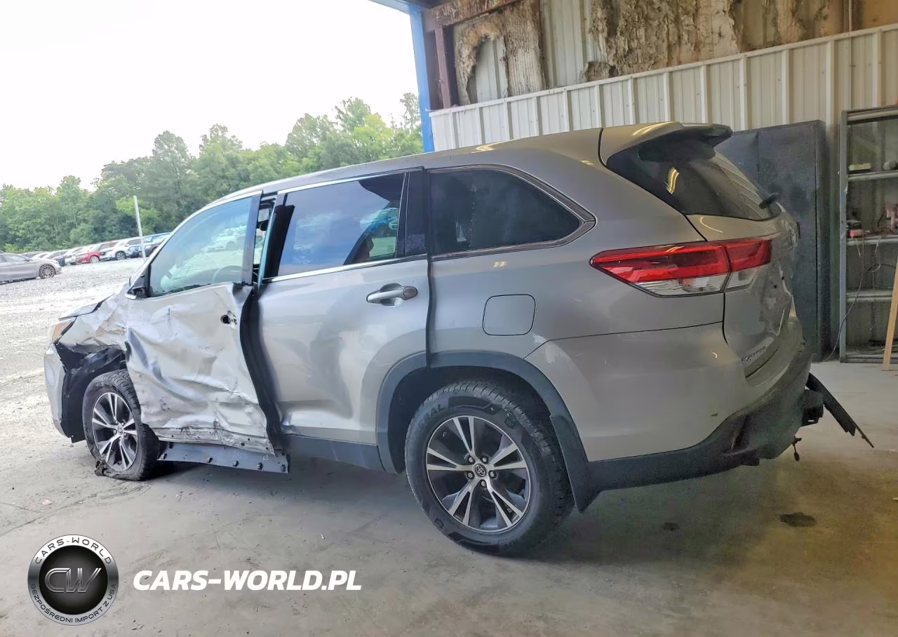 2019 Toyota Highlander Le VIN:5TDBZRFH0KS718860 - 2