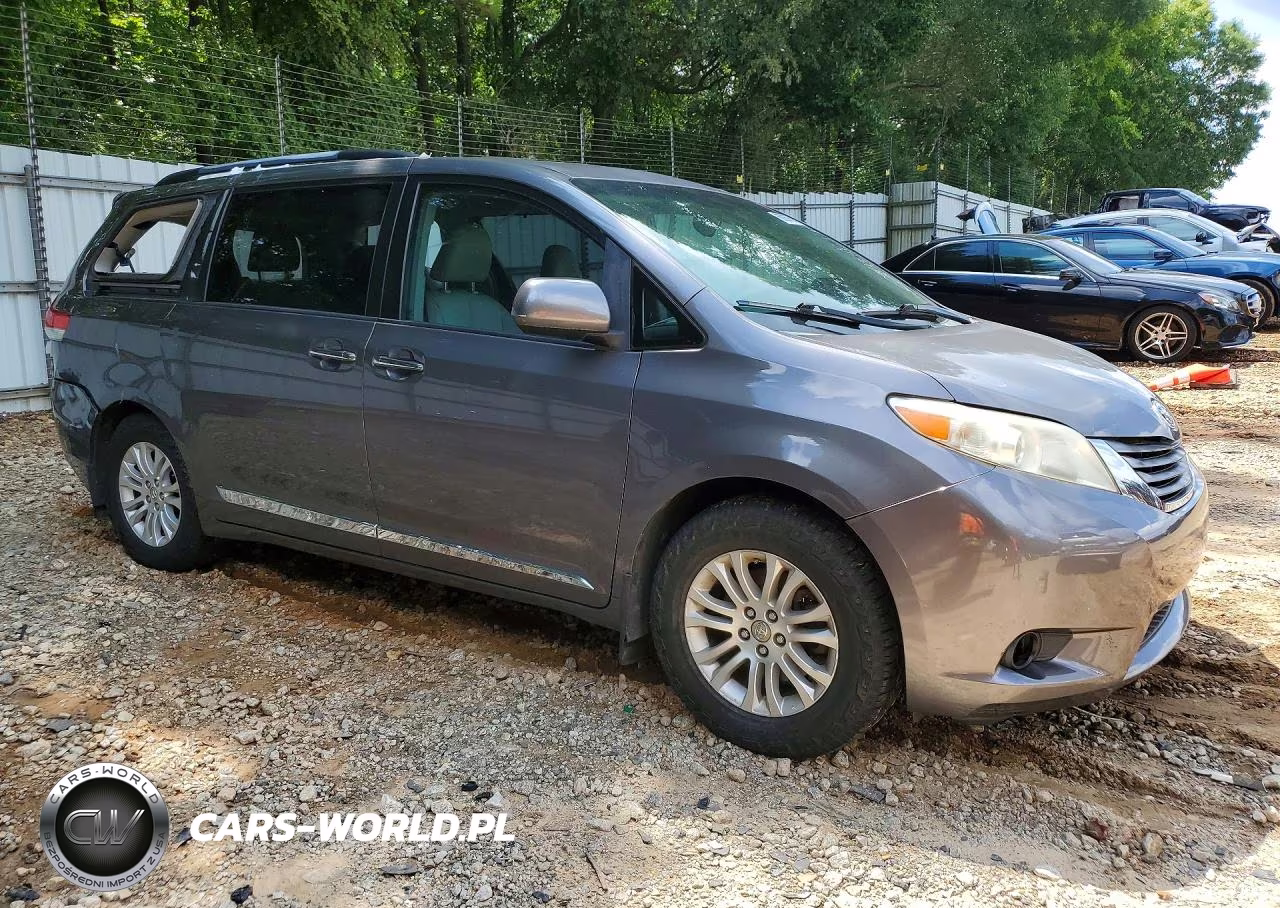 2011 Toyota Sienna Xle 8-Passenger VIN:5TDYK3DC2BS038459 - 4