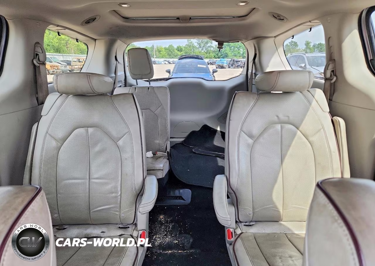 2018 Chrysler Pacifica Limited VIN:2C4RC1GGXJR112609 - 10