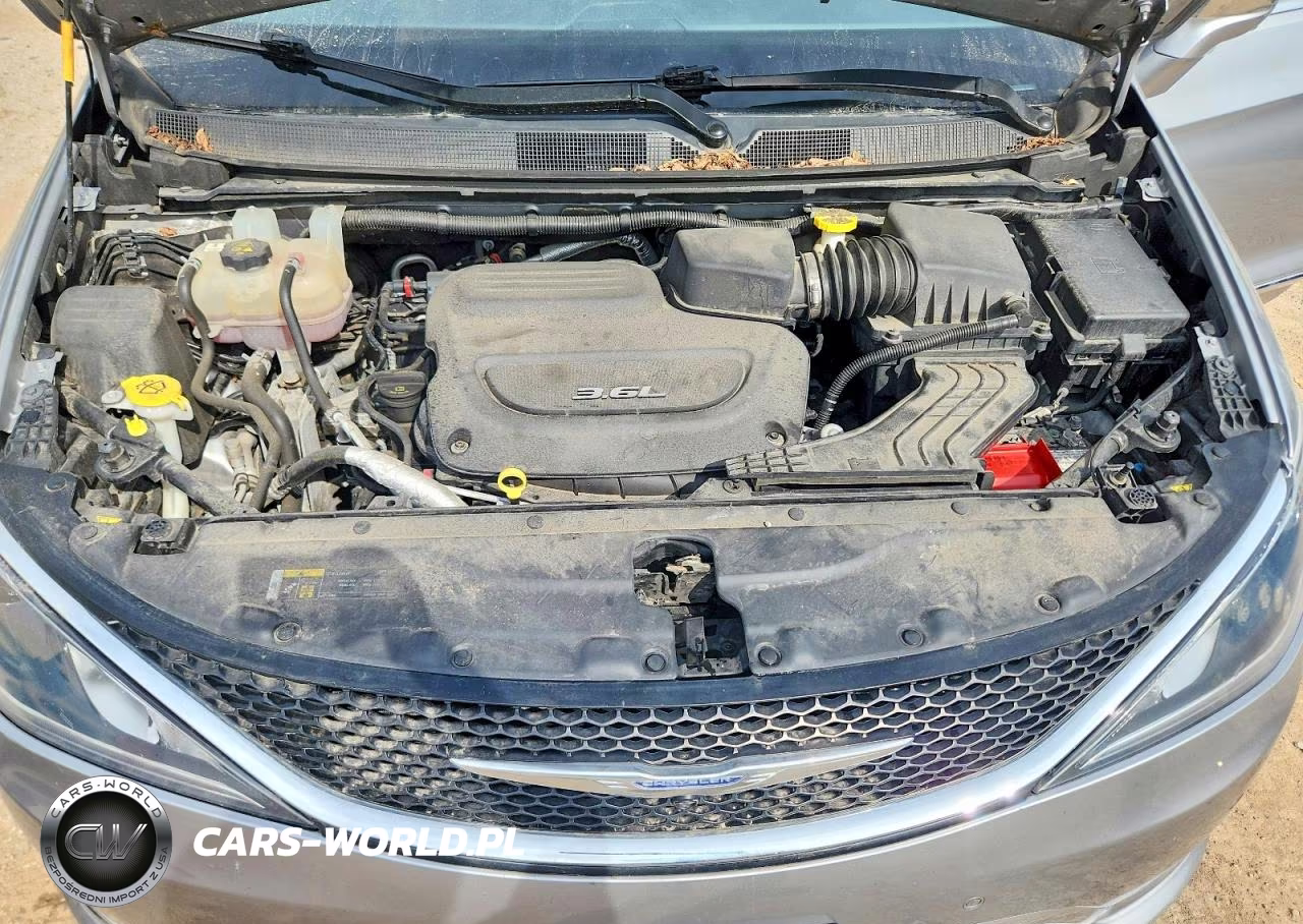 2018 Chrysler Pacifica Limited VIN:2C4RC1GGXJR112609 - 12