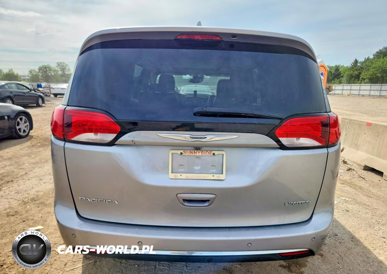 2018 Chrysler Pacifica Limited VIN:2C4RC1GGXJR112609 - 6