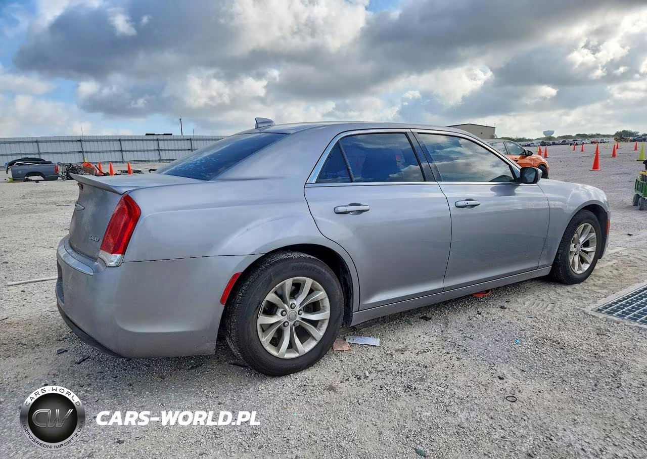 2015 Chrysler 300 Limited VIN:2C3CCAAGXFH763254 - 3